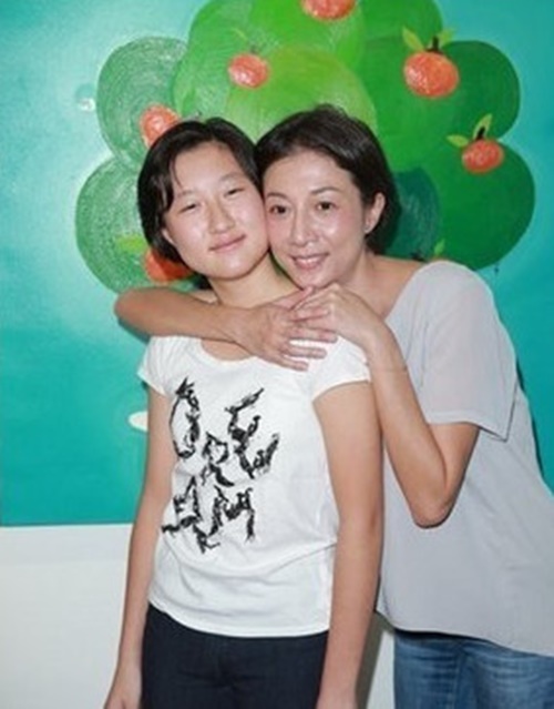 เอ็ตต้า อู๋ ลูกสาวเฉินหลง 