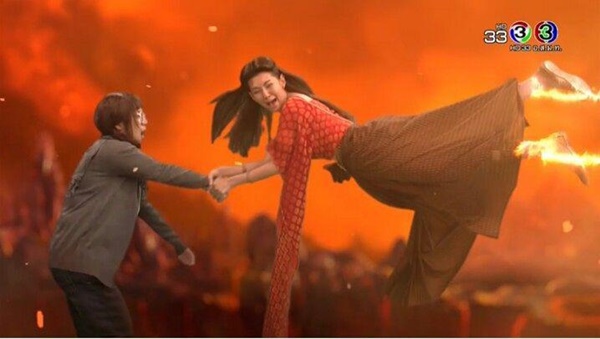 สแตนด์อิน เบลล่า