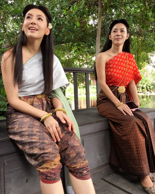 สแตนด์อิน เบลล่า