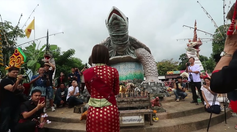 จินตรา พูนลาภ