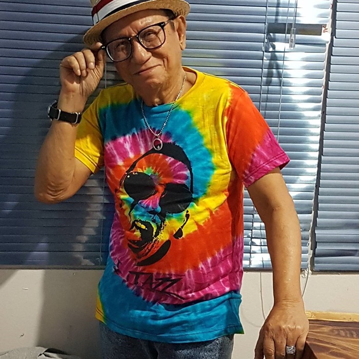 พ่อดม ชวนชื่น