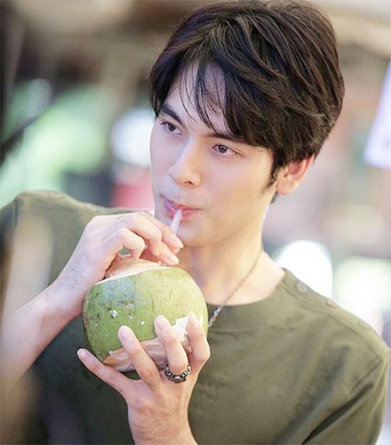 บอม ธนิน