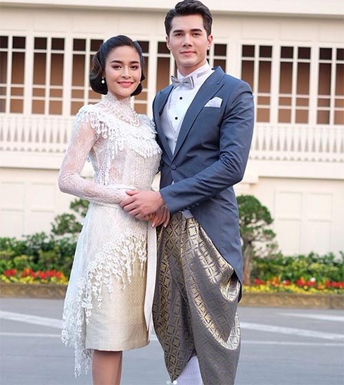 ดาราใส่ชุดไทย