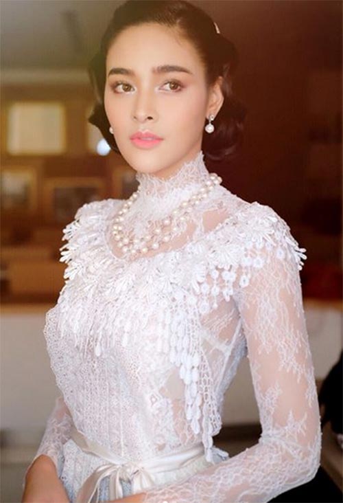 ดาราใส่ชุดไทย