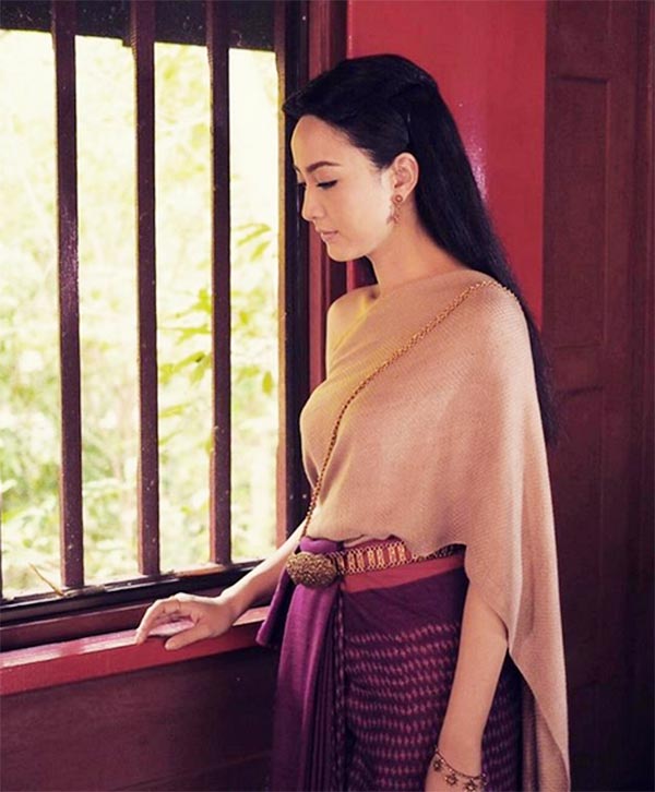 ดาราแต่งชุดไทย