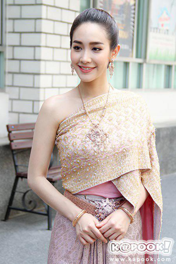 ดาราแต่งชุดไทย