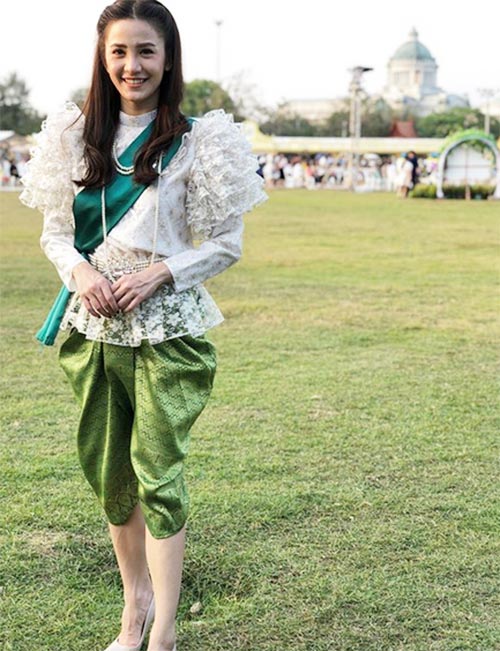 ดาราใส่ชุดไทย