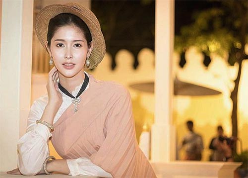 ดาราใส่ชุดไทย