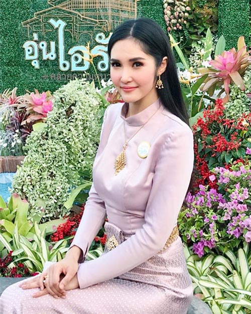 ดาราใส่ชุดไทย