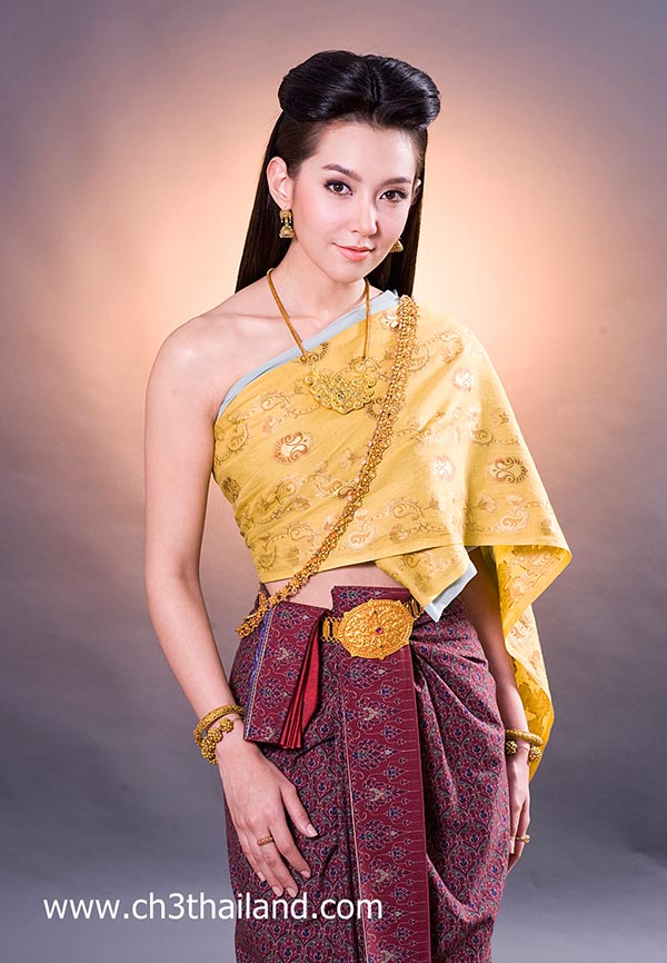 ดาราแต่งชุดไทย