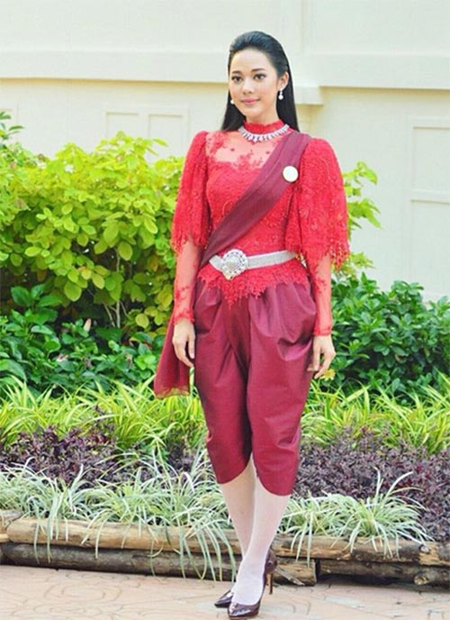 ดาราใส่ชุดไทย