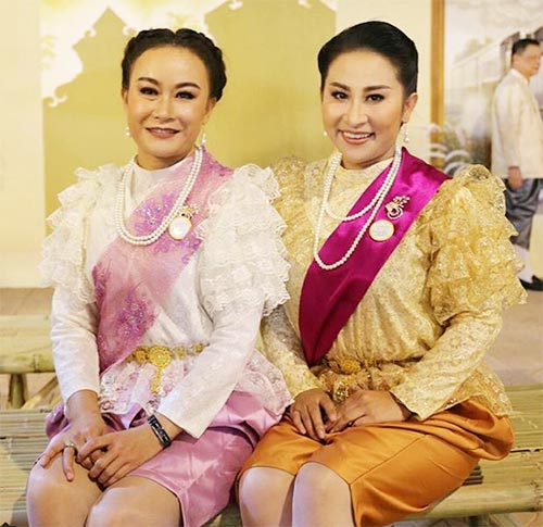 ดาราใส่ชุดไทย