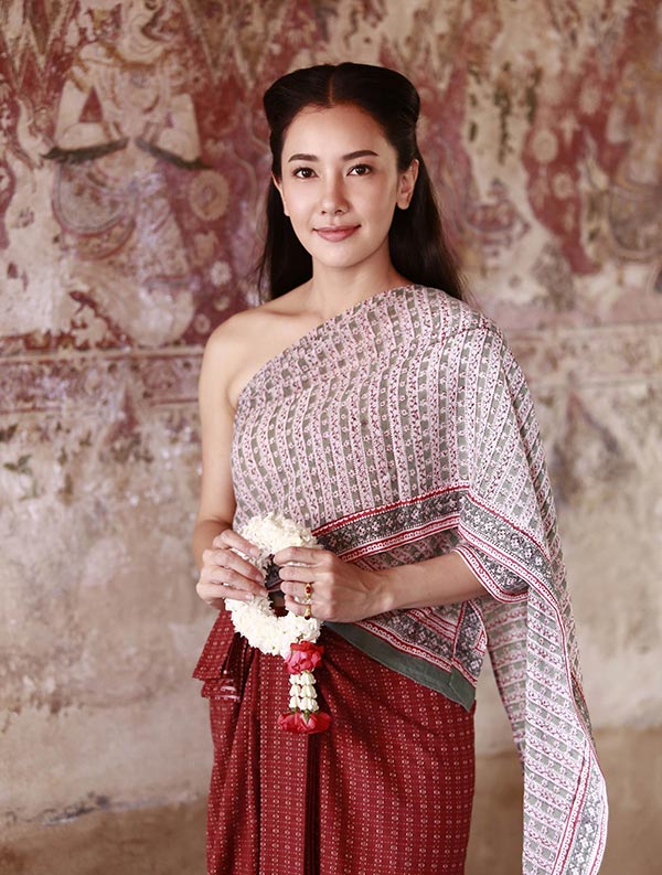 ดาราแต่งชุดไทย