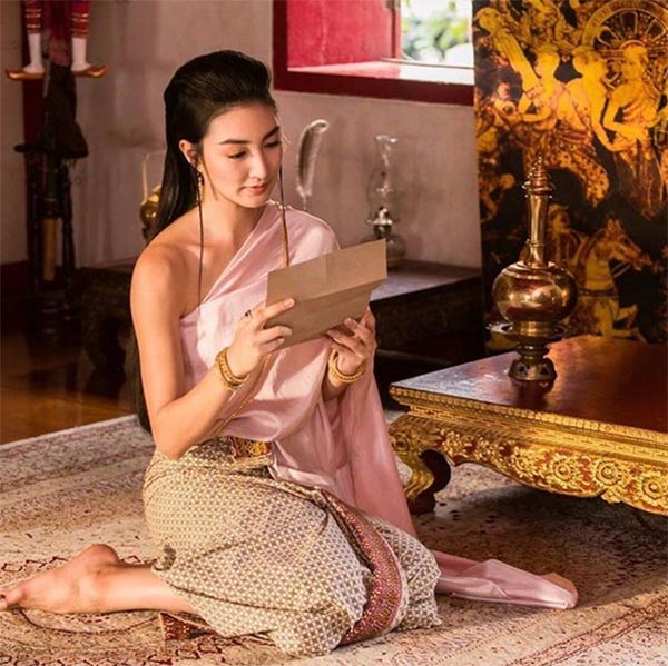 ดาราแต่งชุดไทย