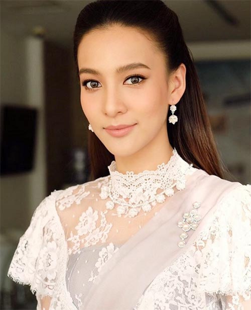 ดาราใส่ชุดไทย