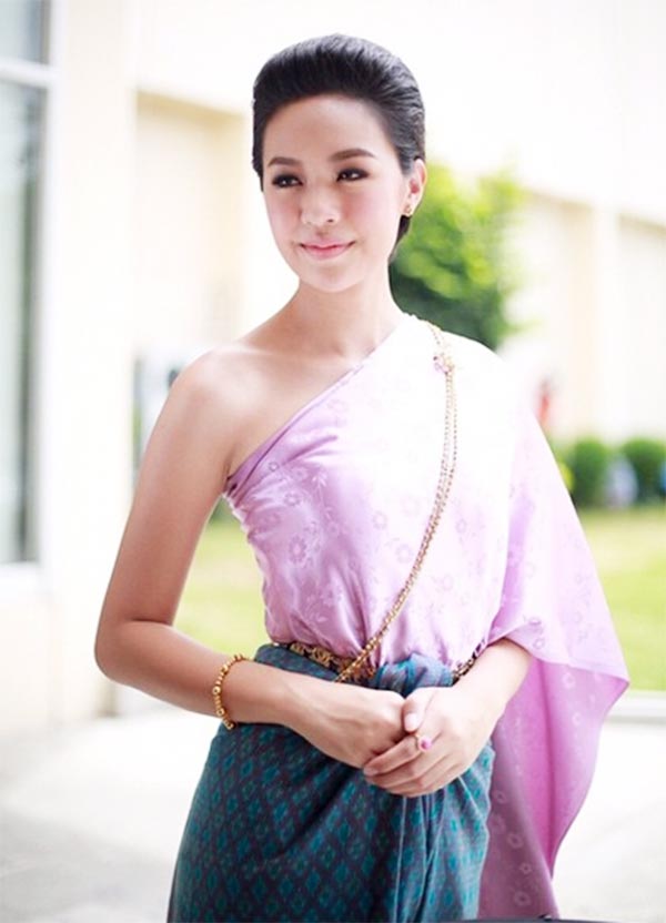 ดาราแต่งชุดไทย