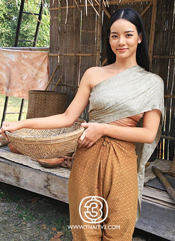 ดาราแต่งชุดไทย