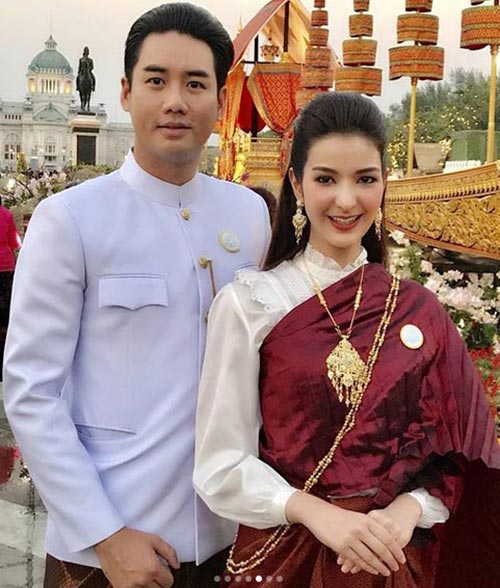 ดาราใส่ชุดไทย