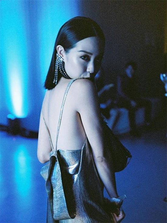 การโพสท่างานปาร์ตี้