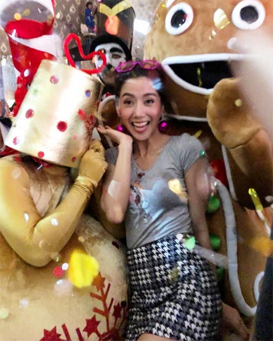 การโพสท่างานปาร์ตี้