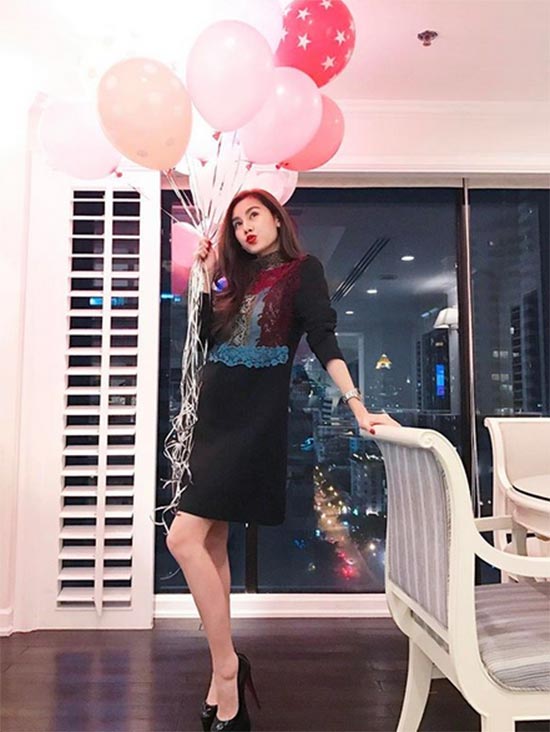 การโพสท่างานปาร์ตี้