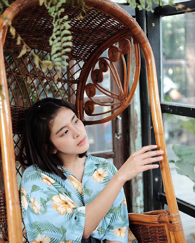 เสื้อลายดอกดารา