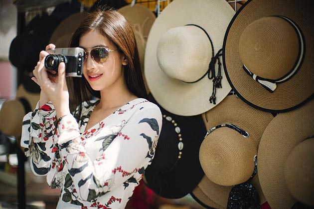 เสื้อลายดอกดารา