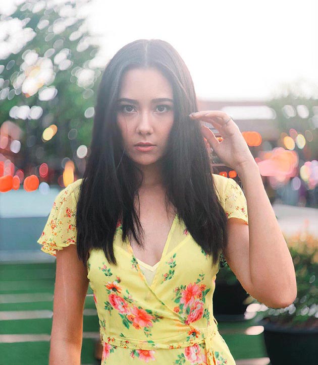 เสื้อลายดอกดารา