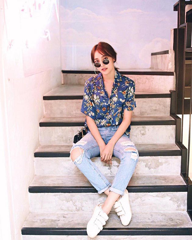 เสื้อลายดอกดารา