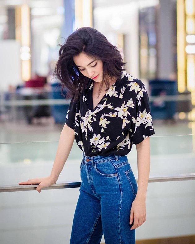 เสื้อลายดอกดารา