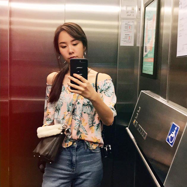 เสื้อลายดอกดารา