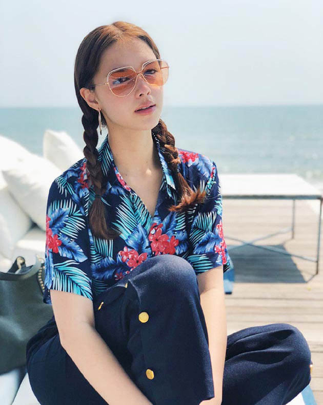 เสื้อลายดอกดารา