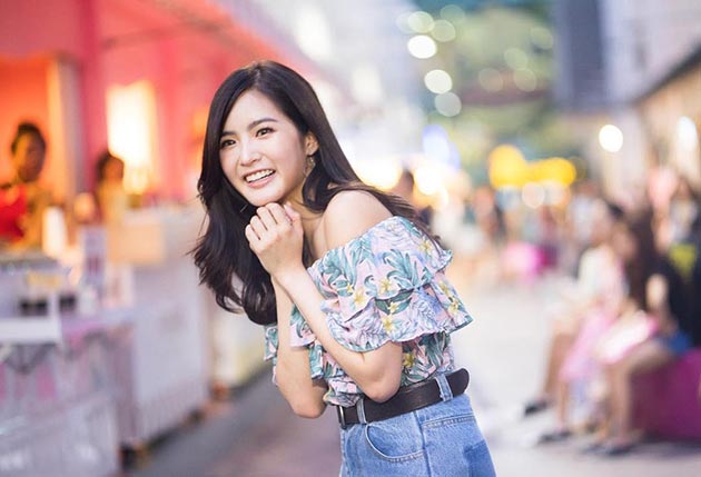 เสื้อลายดอกดารา