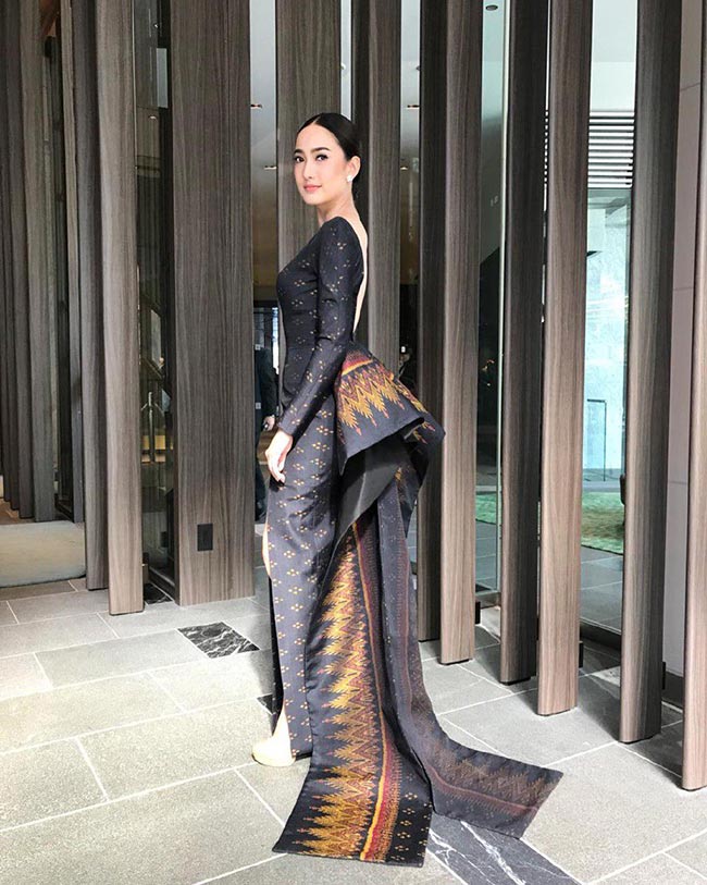 ชุดราตรีดารา