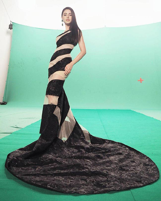 ชุดราตรีดารา