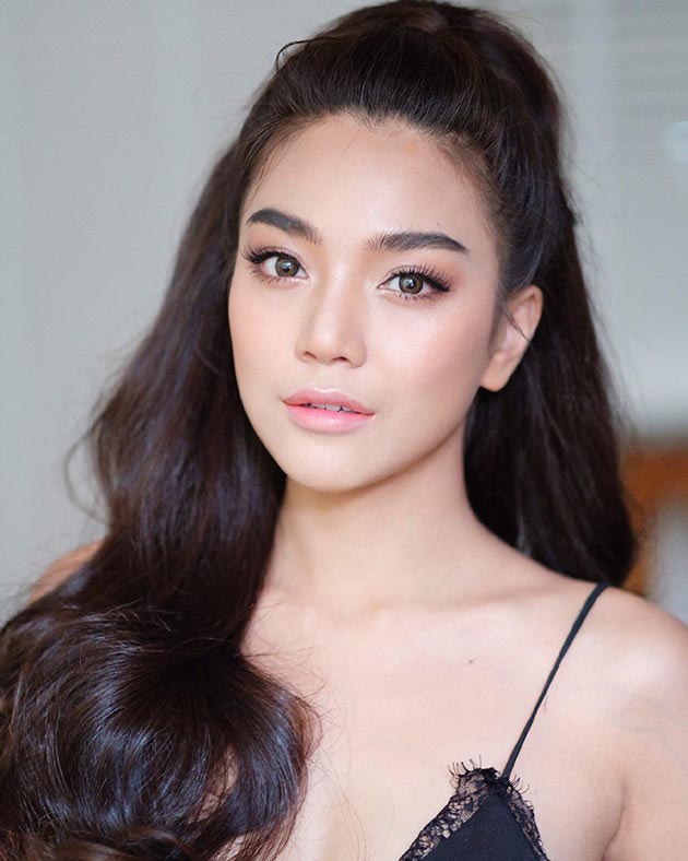 ดาราแต่งหน้า