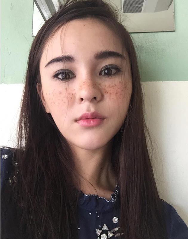 แต่งหน้าเติมกระ