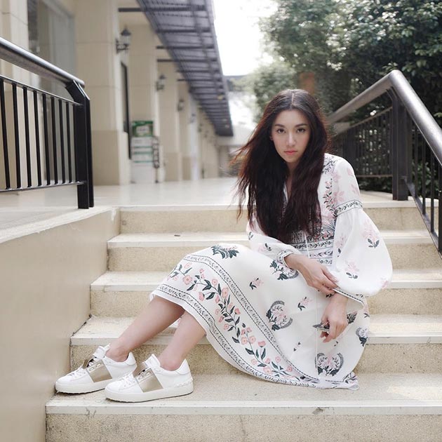 รองเท้าผ้าใบดารา