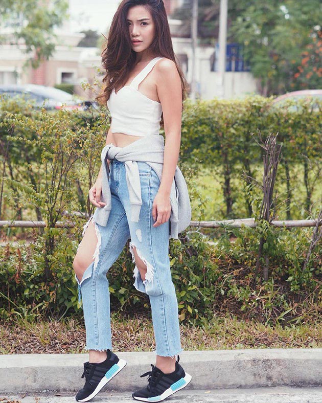 รองเท้าผ้าใบดารา