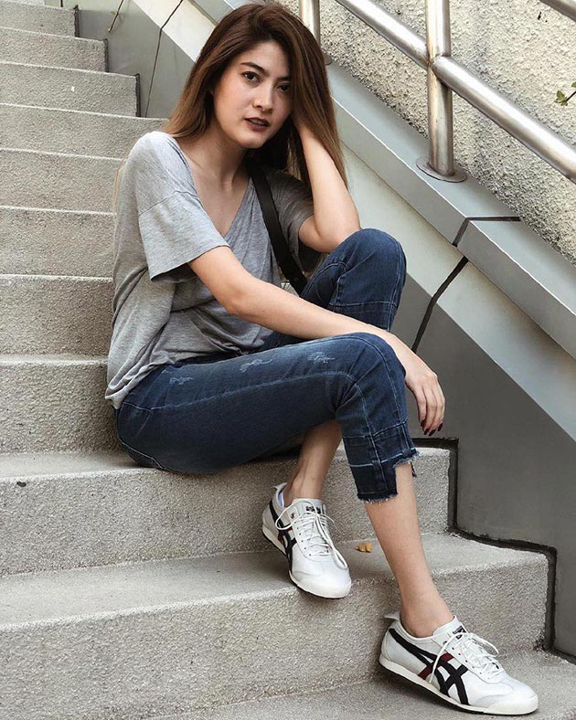 รองเท้าผ้าใบดารา