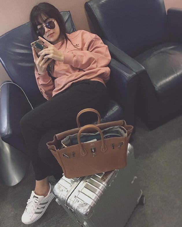 รองเท้าผ้าใบดารา