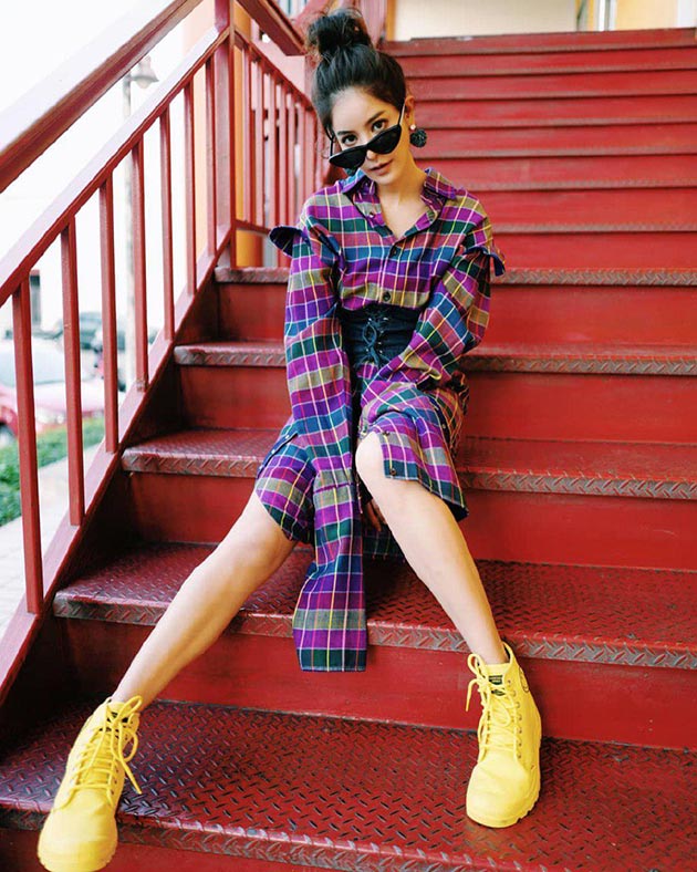 รองเท้าผ้าใบดารา