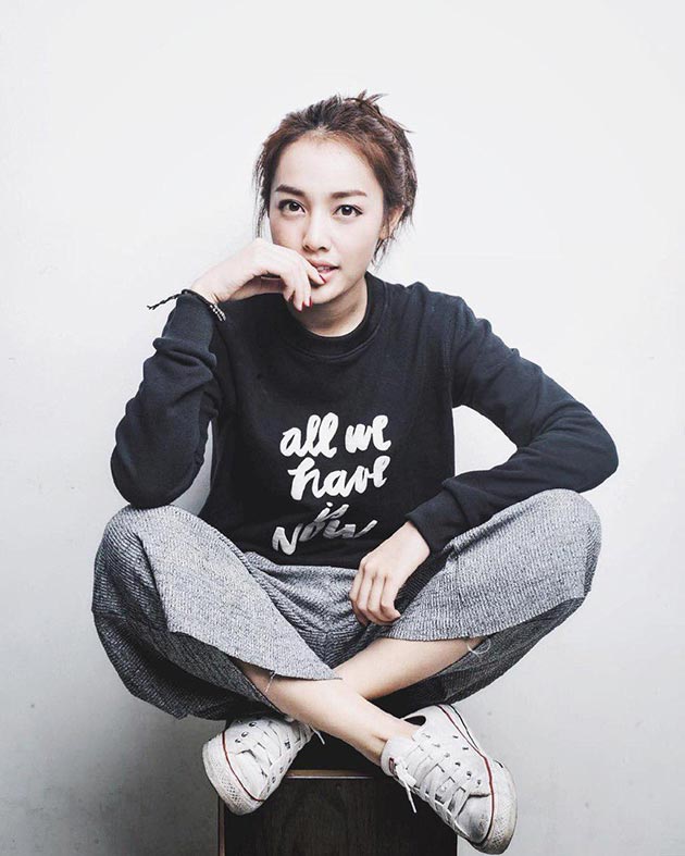 รองเท้าผ้าใบดารา