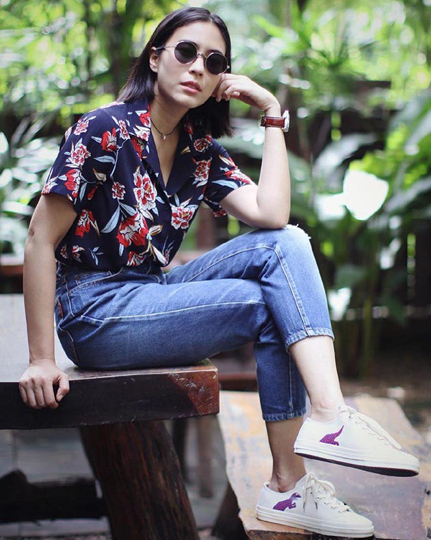 รองเท้าผ้าใบดารา