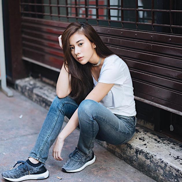 รองเท้าผ้าใบดารา