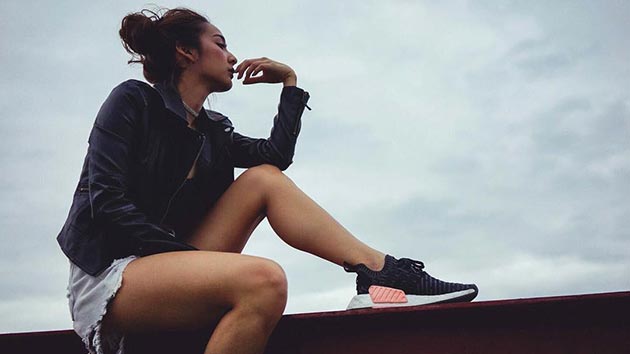 รองเท้าผ้าใบดารา