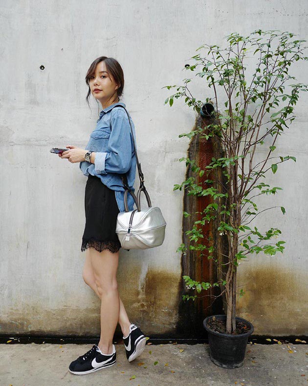 รองเท้าผ้าใบดารา