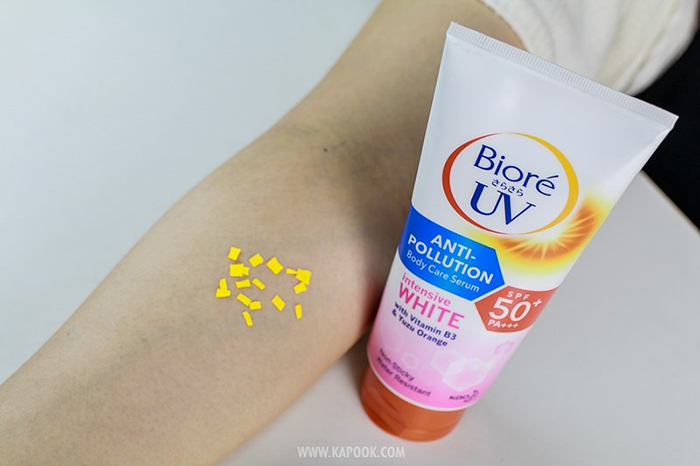 ความเหนียวเหนอะหนะหลังใช้โลชั่นกันแดดทาตัว Biore