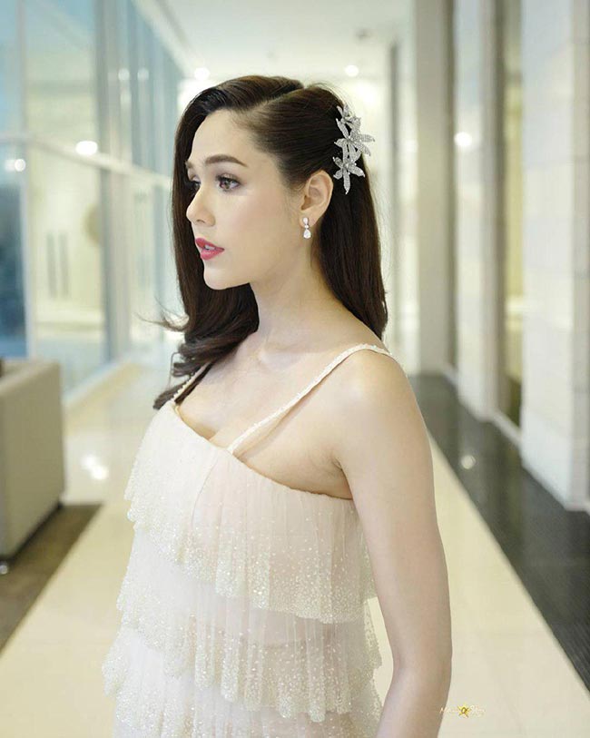 ชมพู่ อารยา