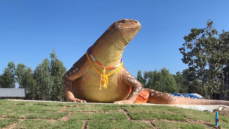 รูปปั้นตัวแย้ ยโสธร